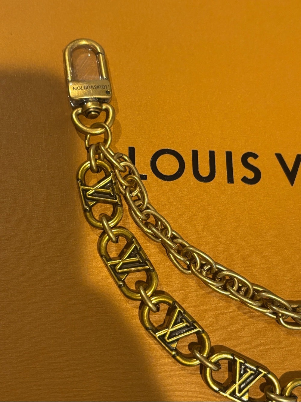 LV Bronze Chain w/ LV-Link Details